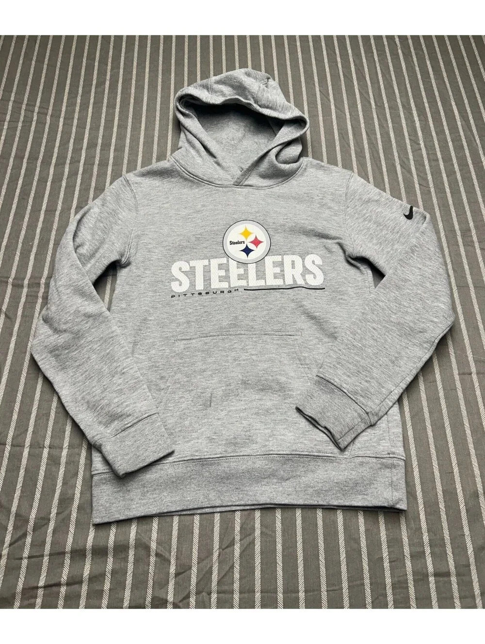 Nike Pittsburgh Steelers NFL Youth Boys Gray Logo Hoodie Size Medium (10/12)